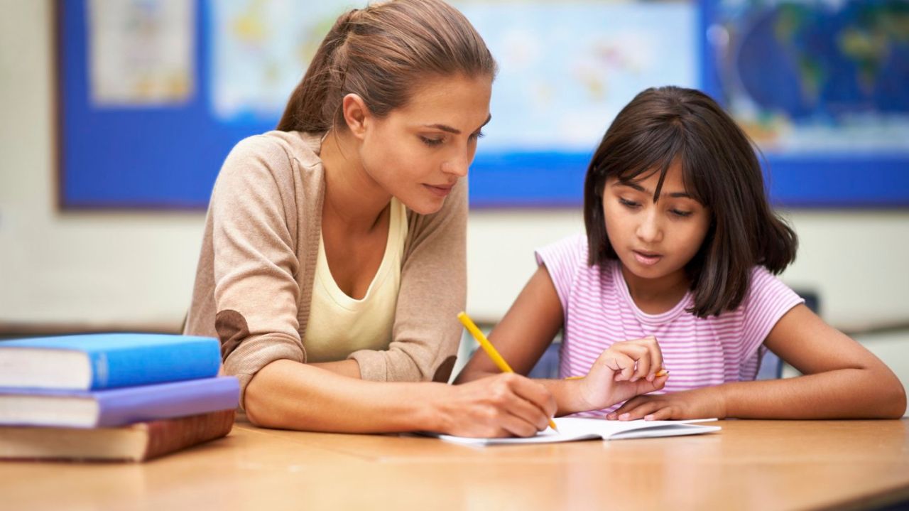 Speech Pathologist in a session with clinic